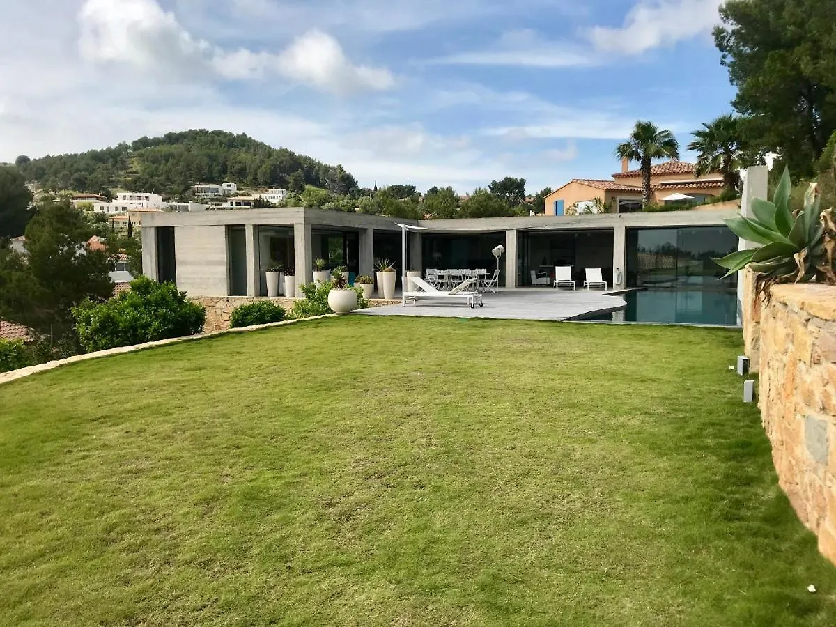 Vila Contemporaine Bandol 0*,  Francie